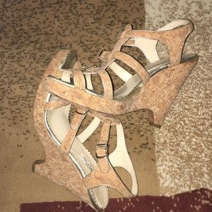 “NEW LISTING”EUC OSCAR DE LA RENTA TAN CORK WEDGES